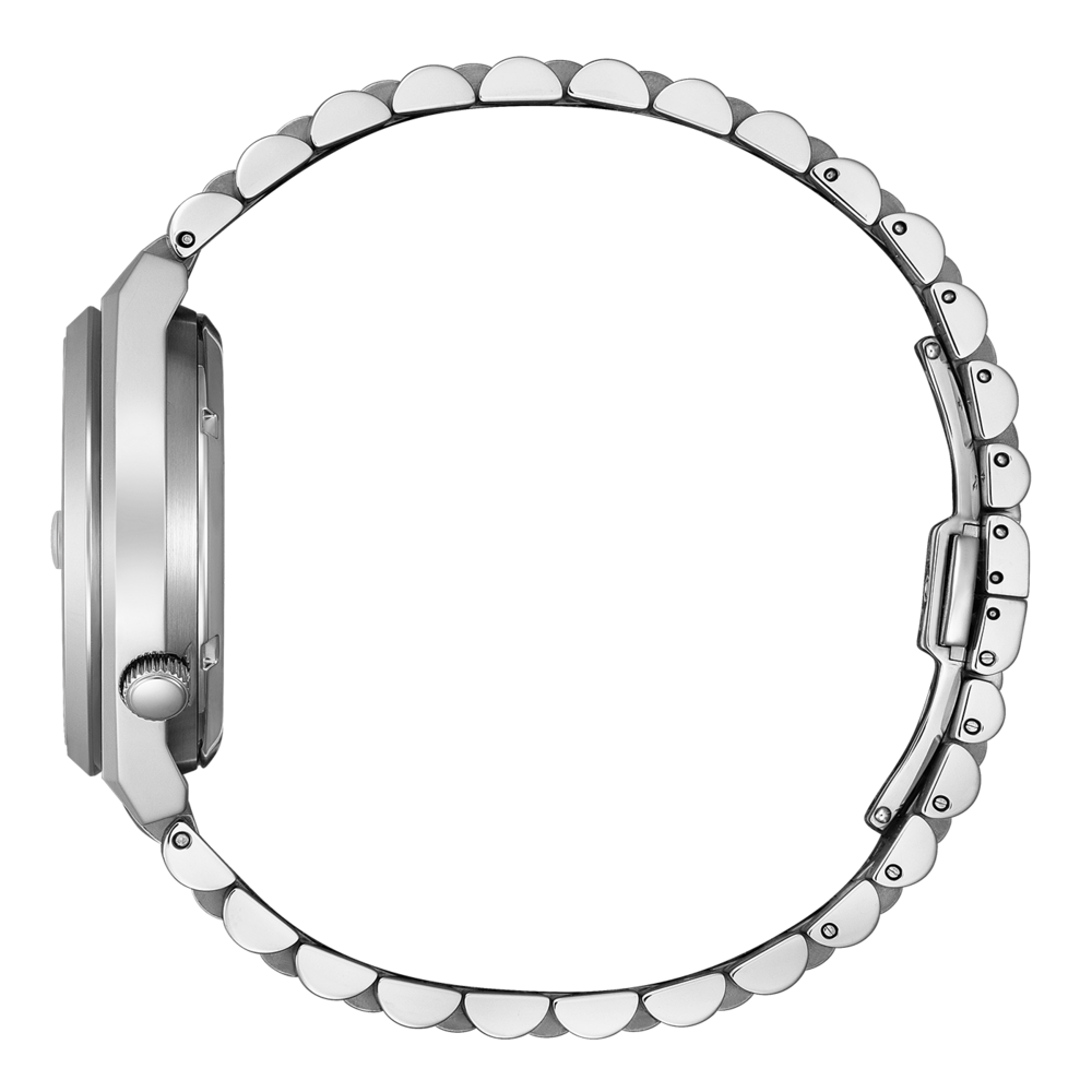 Vue latérale d'une montre-bracelet argentée avec bracelet en métal, design élégant.
