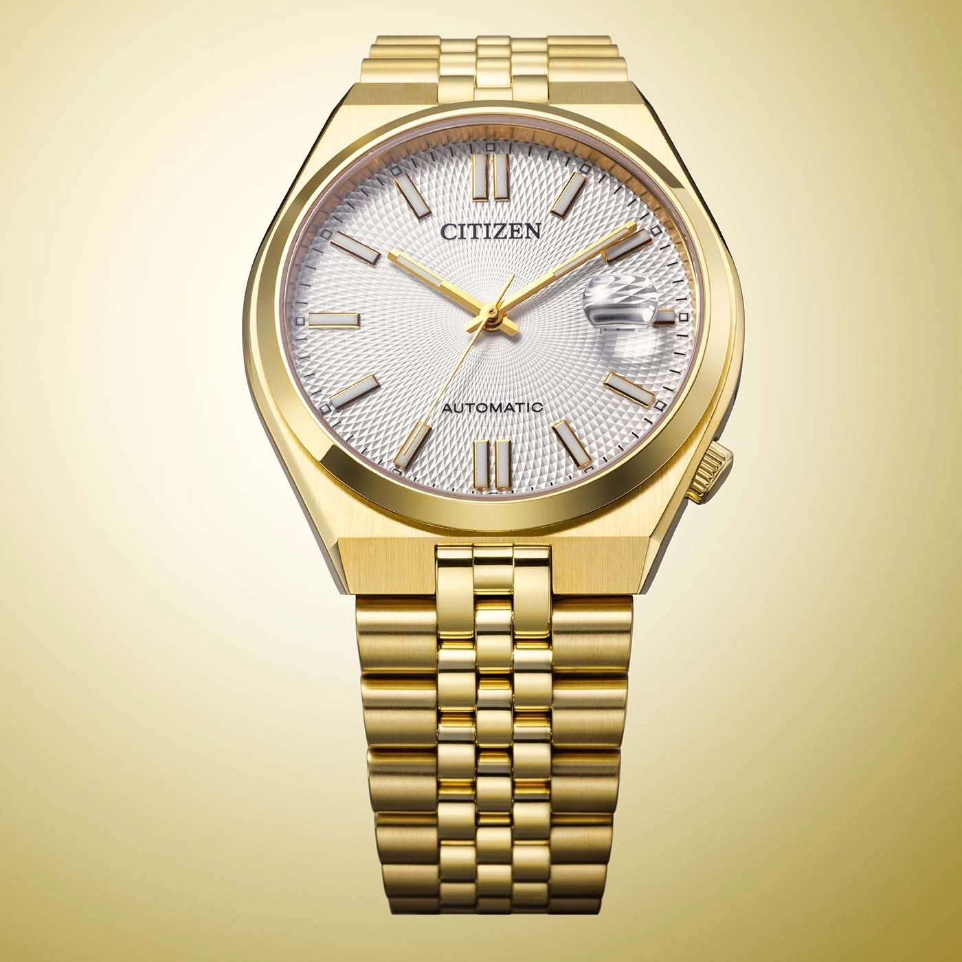 Gouden Citizen automatische horloge op gouden achtergrond.