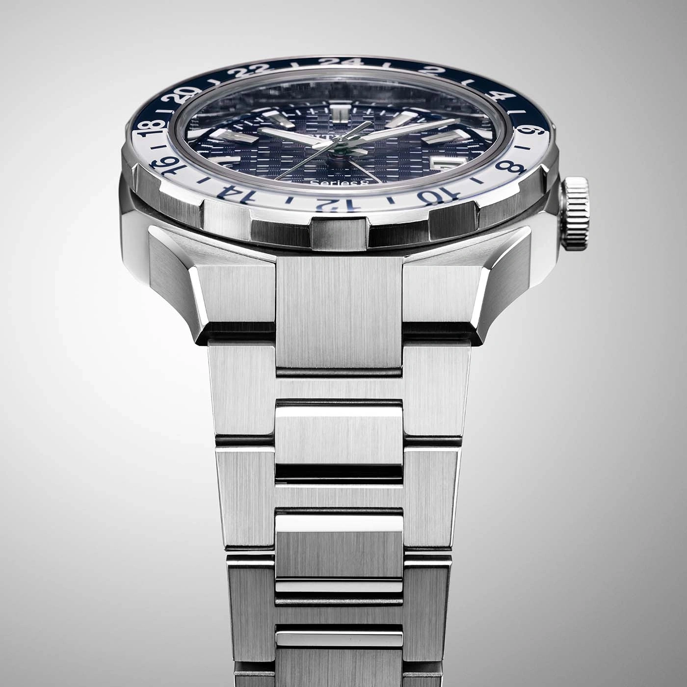 Montre de luxe en acier inoxydable, cadran bleu, lunette GMT 24 heures.