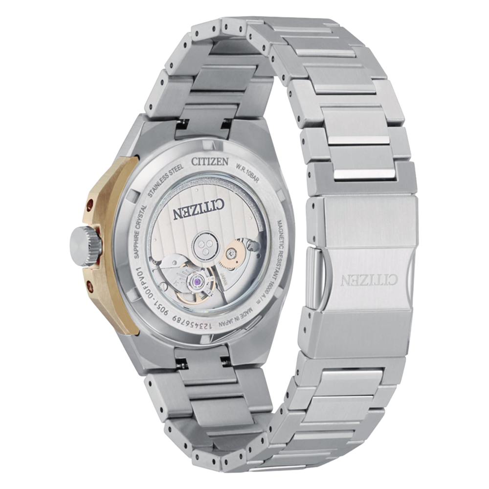 Montre Citizen avec fond transparent et bracelet en acier inoxydable.