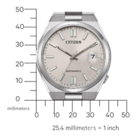 Montre Citizen automatique argentée avec une règle graduée en millimètres affichant une mesure d'environ 40 mm.
