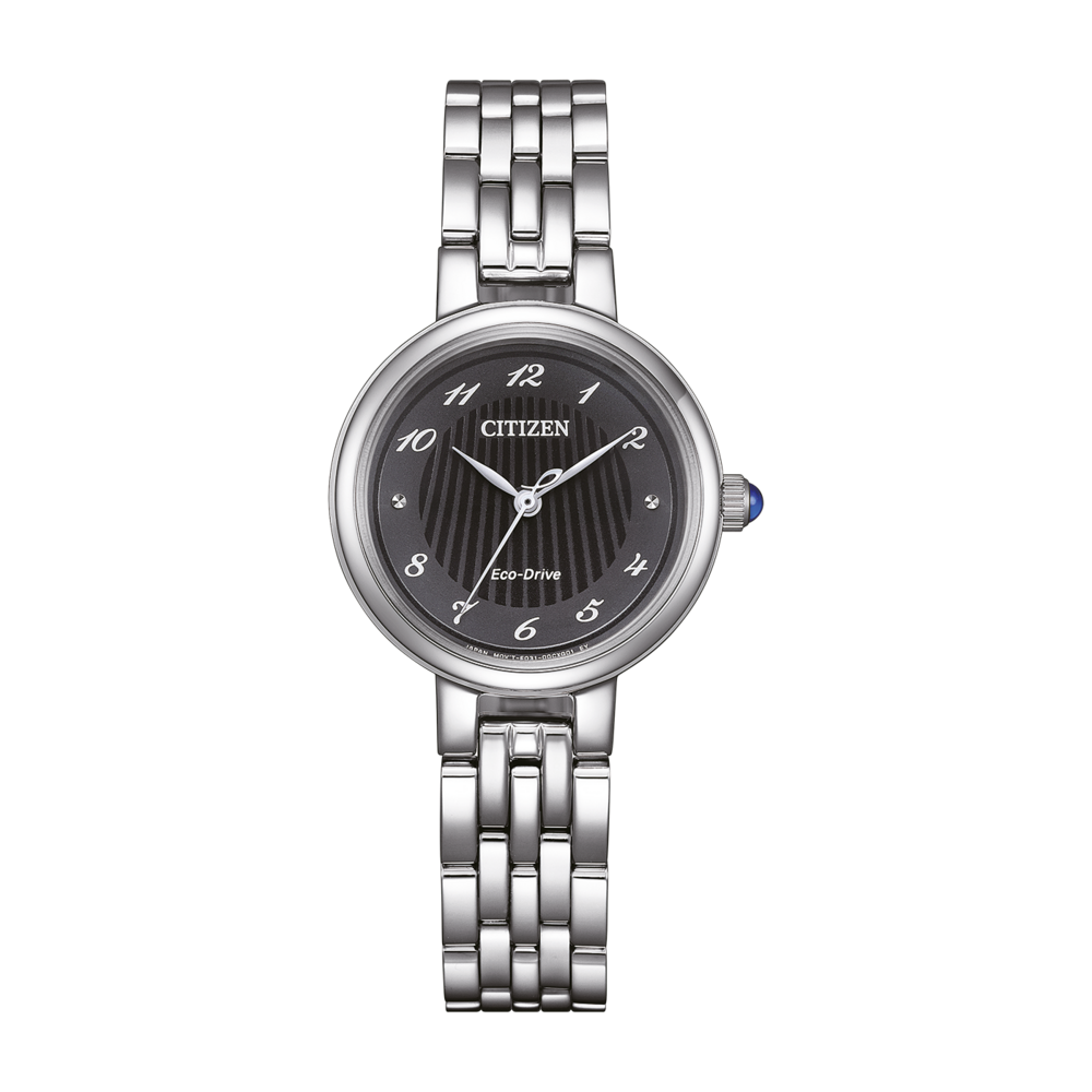 Montre Citizen avec cadran noir, bracelet argenté et technologie Eco-Drive.