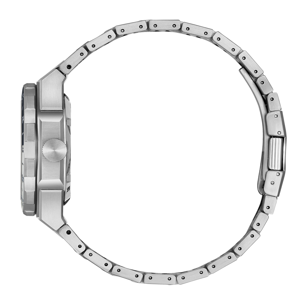 Montre argentée avec bracelet en métal, vue latérale, design moderne, accessoire élégant