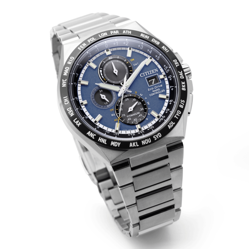 AT8238-84L Homme Super Titanium ™ bleu ⌀ 43.5mm