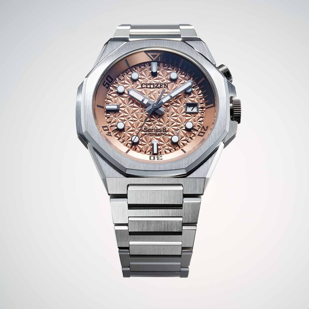 Montre automatique Citizen Series 8 avec cadran géométrique et bracelet en acier.