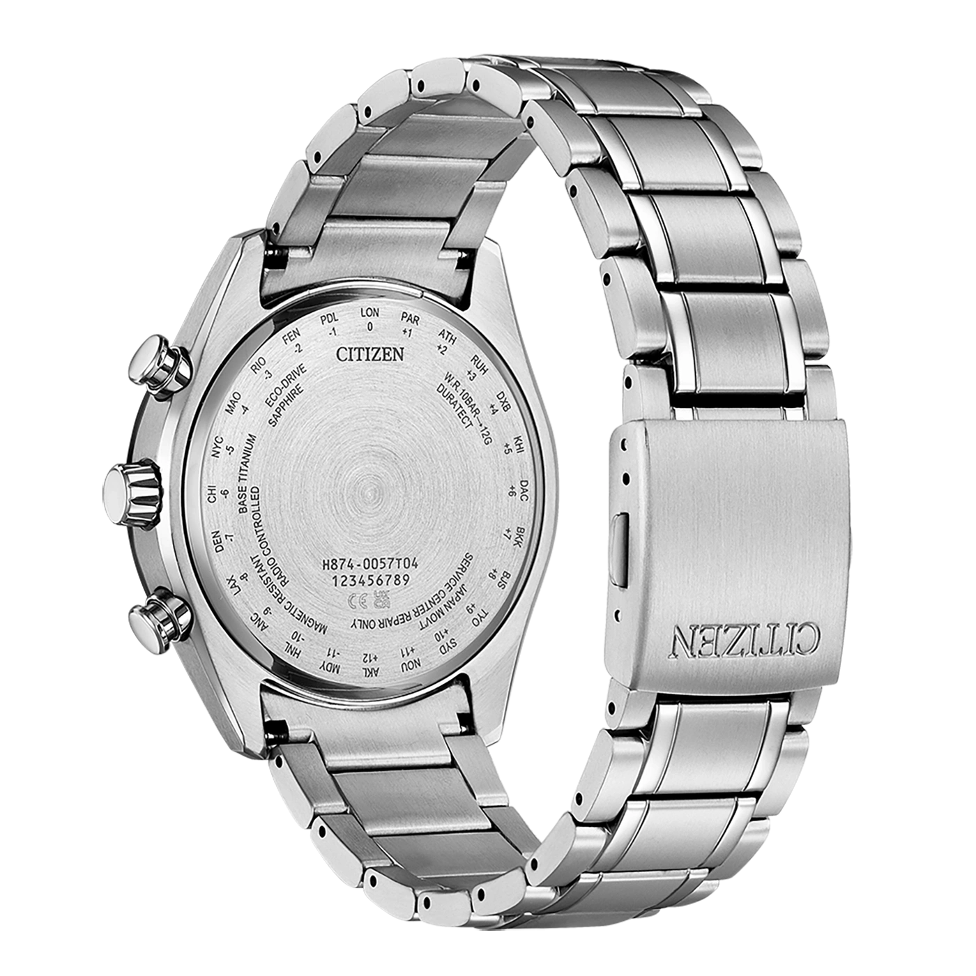 Le dos d'une montre Citizen argentée avec des informations sur le fuseau horaire et le modèle.