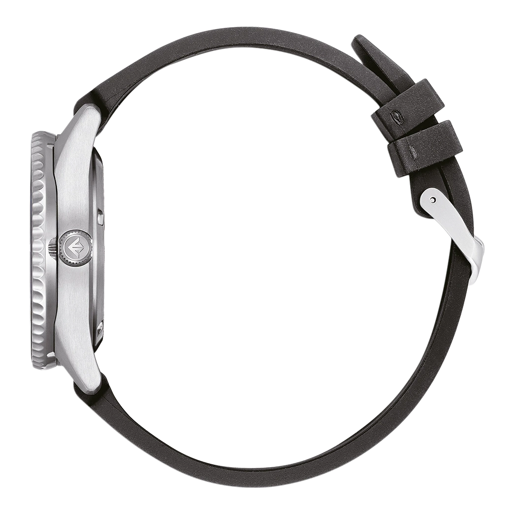 Vue latérale d'une montre-bracelet avec bracelet en caoutchouc noir.