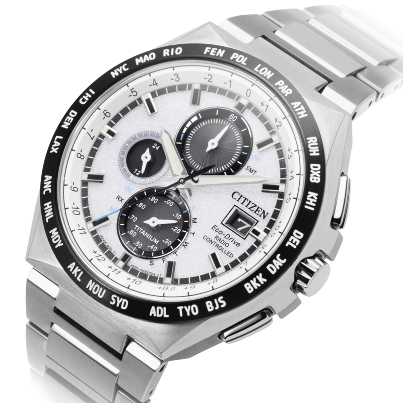 AT8238-84A Homme Super Titanium ™ argent ⌀ 43.5mm