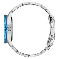 Vue latérale d'une montre argentée avec lunette et bracelet bleus.