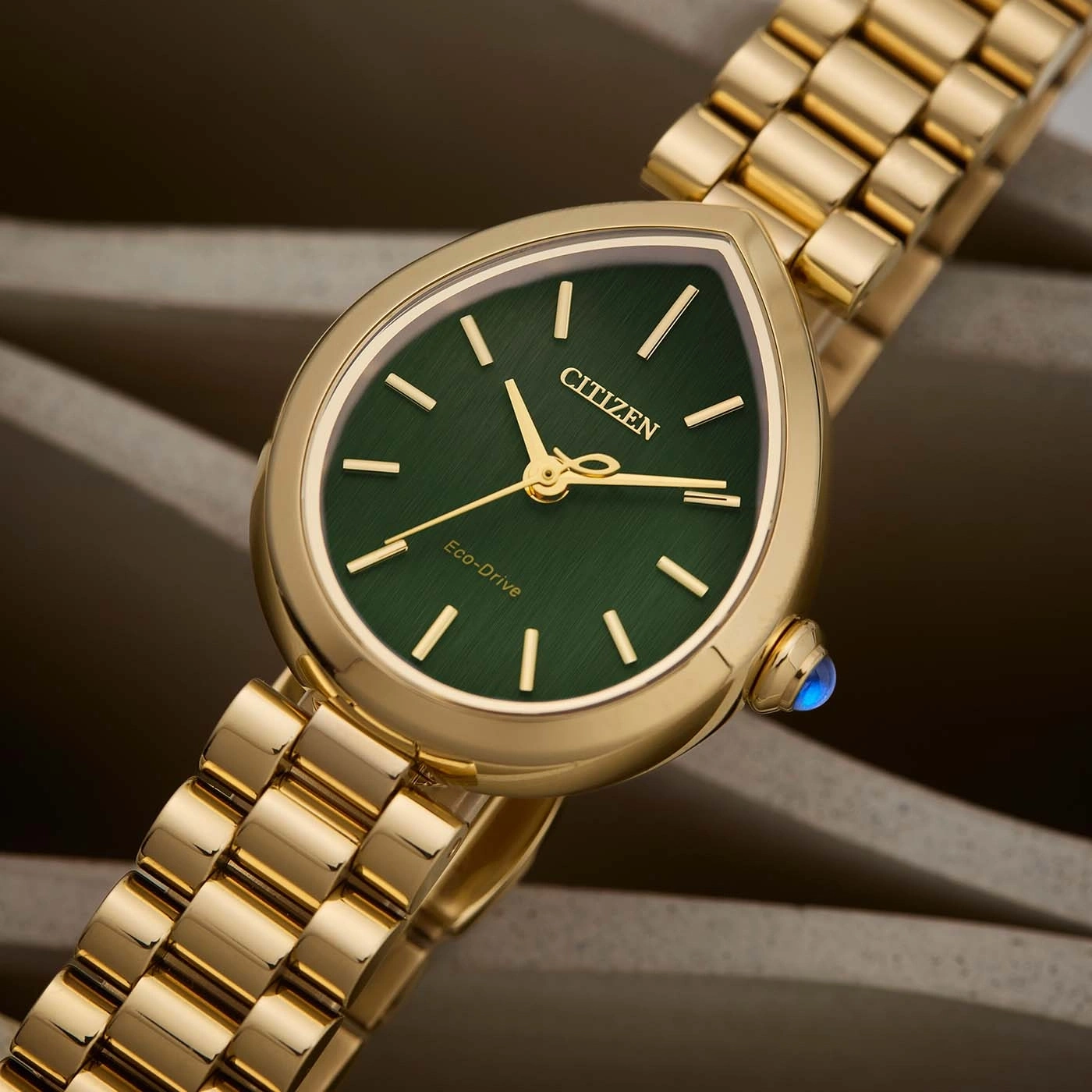 Goldene Citizen Uhr mit grünem Zifferblatt