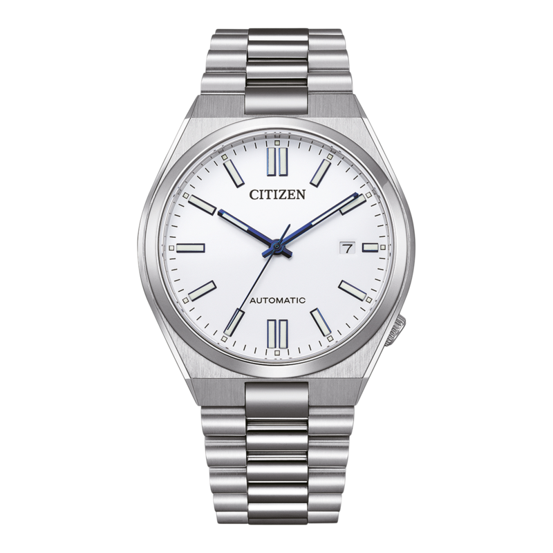 Montre Citizen avec cadran blanc, aiguilles bleues et bracelet argenté.