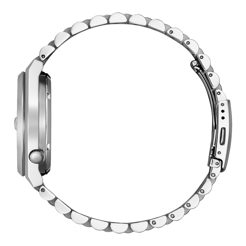 Nahaufnahme einer silbernen Armbanduhr auf schwarzem Hintergrund
