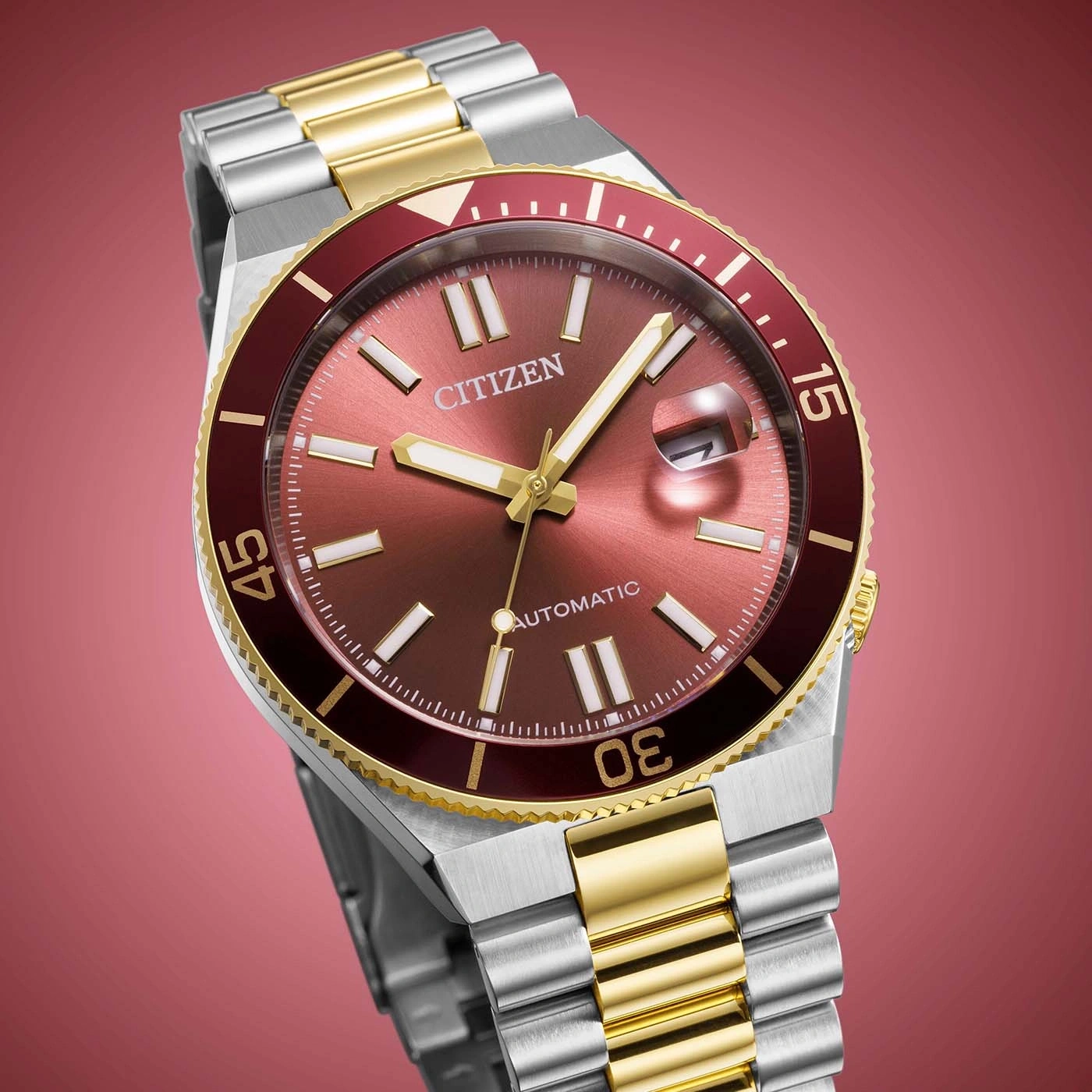 Montre Citizen automatique bicolore avec cadran bordeaux et lunette rouge.