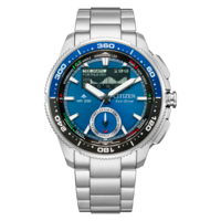 Een blauw Citizen Eco-Drive horloge met een zilverkleurige band en blauwe en witte details.