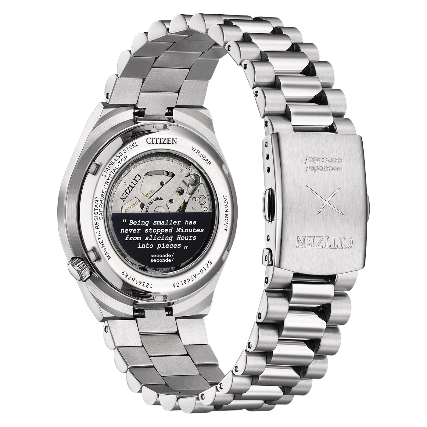 Montre Citizen avec un fond ouvert montrant le mouvement et une citation gravée.