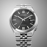 Montre automatique Citizen avec cadran noir et bracelet argenté.