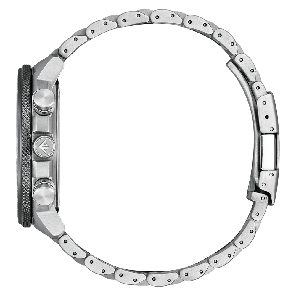 Vue latérale d'une montre argentée avec bracelet en métal et lunette noire.