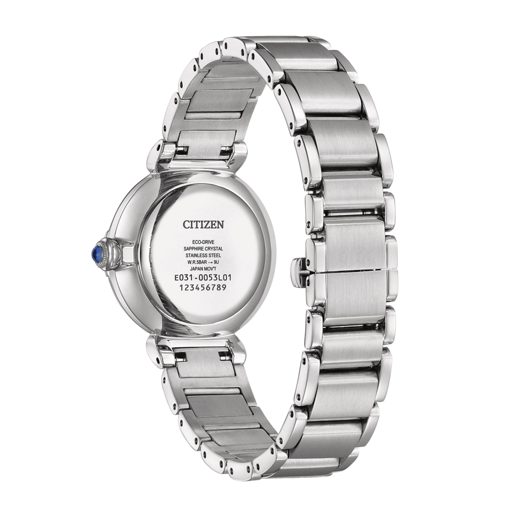 Une montre Citizen Eco-Drive en argent avec un cadran bleu et un bracelet en métal.
