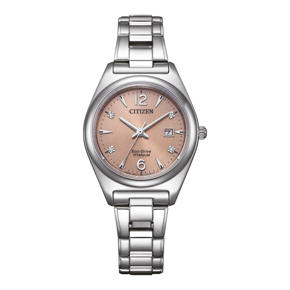 Montre Citizen Eco-Drive Titanium avec cadran rose et bracelet argenté.