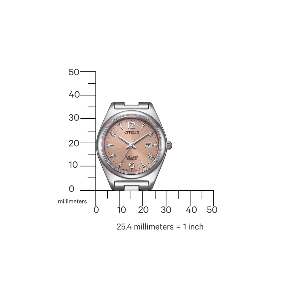 Montre Citizen avec boîtier en titane et cadran rose, avec mesures en millimètres.