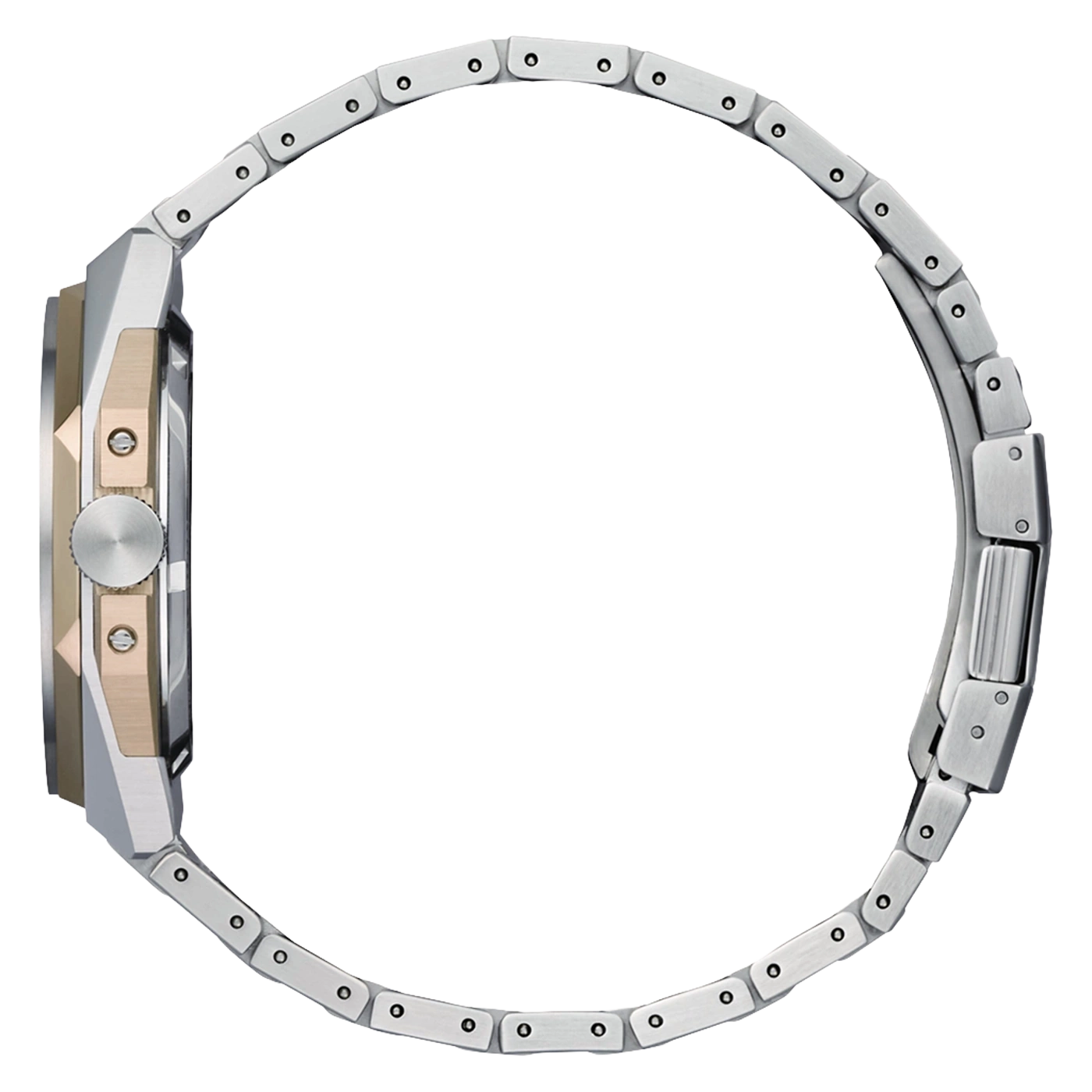 Gros plan sur le profil d'une montre bracelet argentée avec des touches dorées.