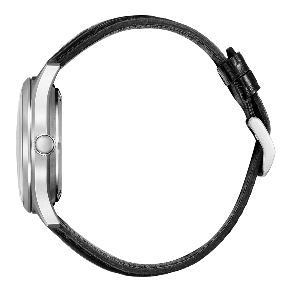 Gros plan sur la montre avec bracelet en cuir noir.