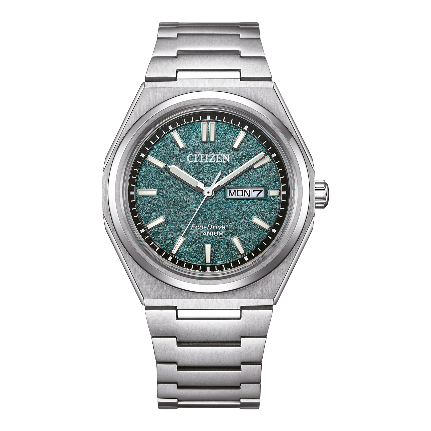 Montre Citizen avec cadran vert et bracelet en titane, technologie Eco-Drive.