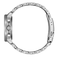 Montre argentée avec bracelet en métal, vue latérale, gros plan, détails visibles