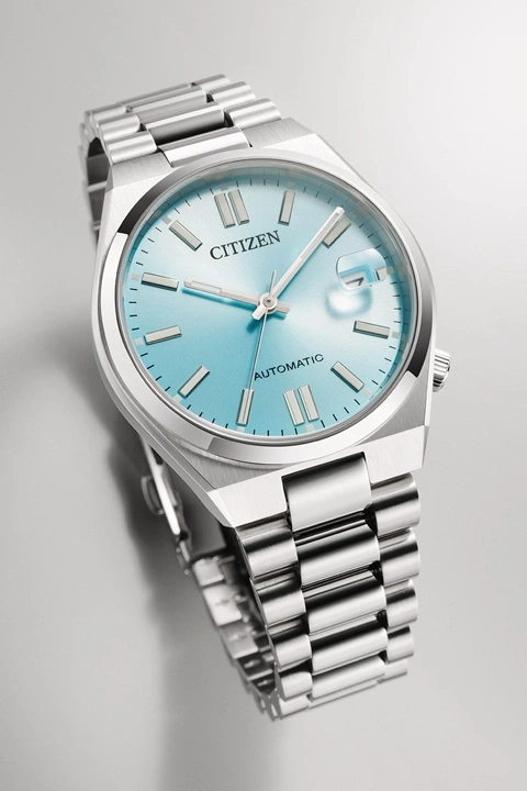 Montre bracelet en argent avec cadran bleu clair et logo CITIZEN