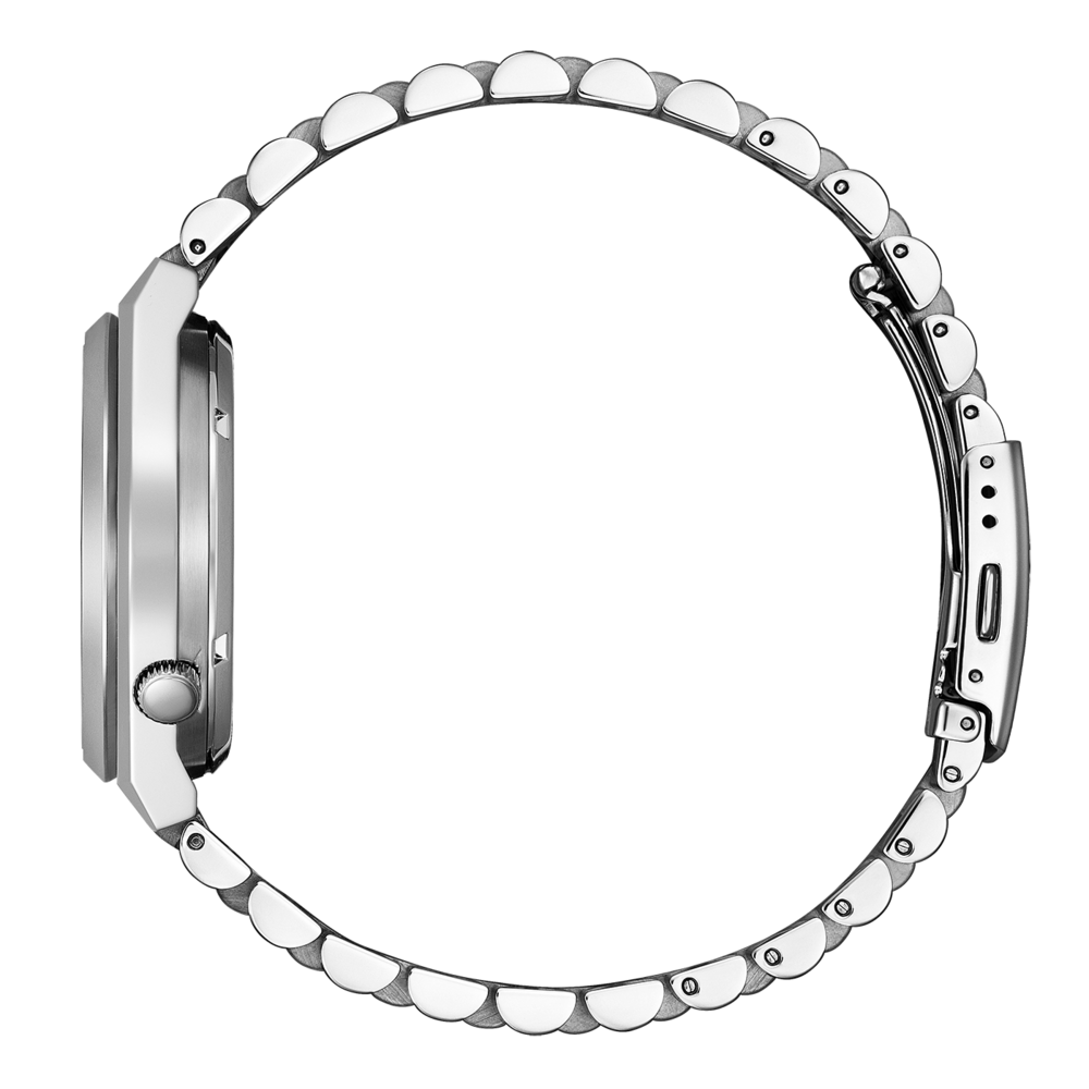 Vue latérale d'une montre-bracelet argentée avec un bracelet en métal, isolée sur blanc.