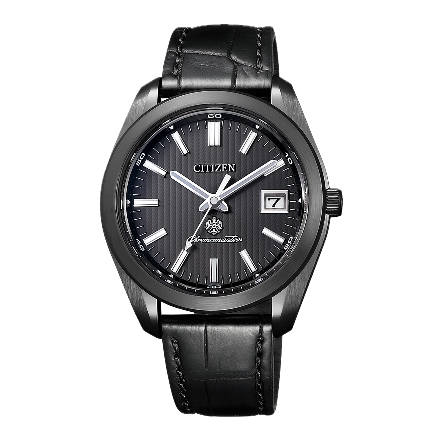 Une montre Citizen Chronomaster noire avec bracelet en cuir.