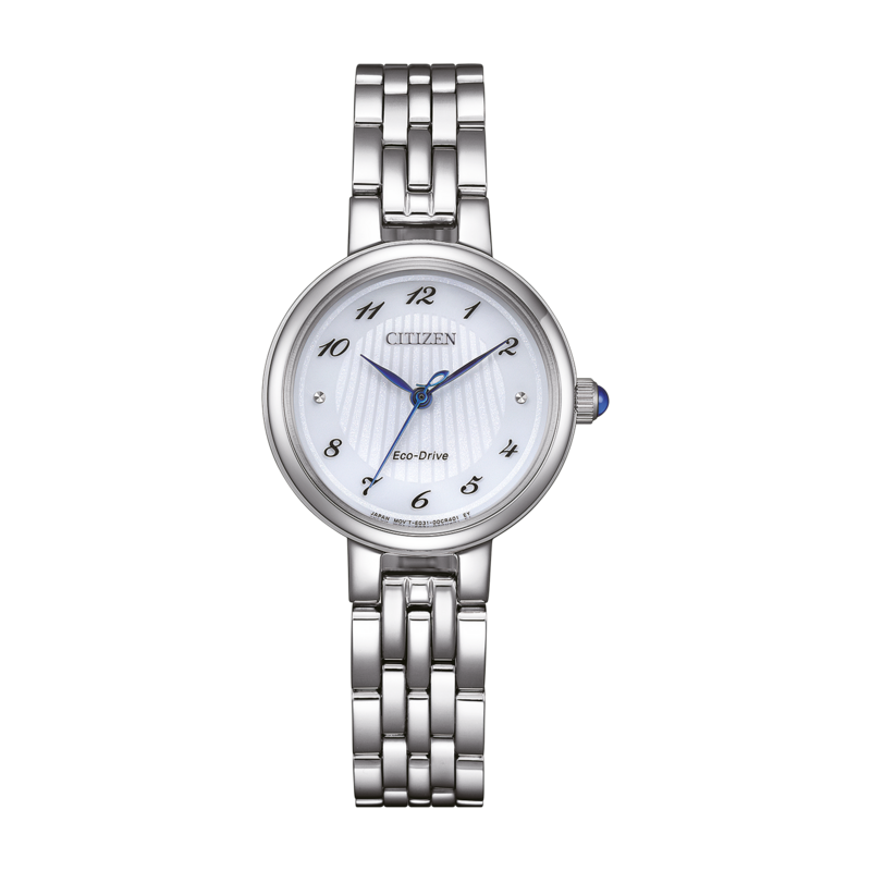 Montre Citizen avec cadran blanc et bracelet argenté, design élégant.