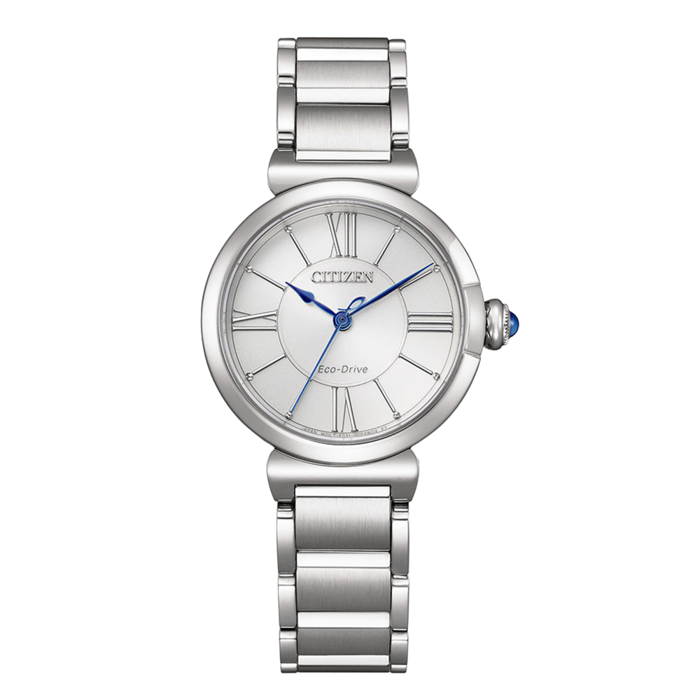 Une montre Citizen Eco-Drive en argent avec un bracelet métallique.