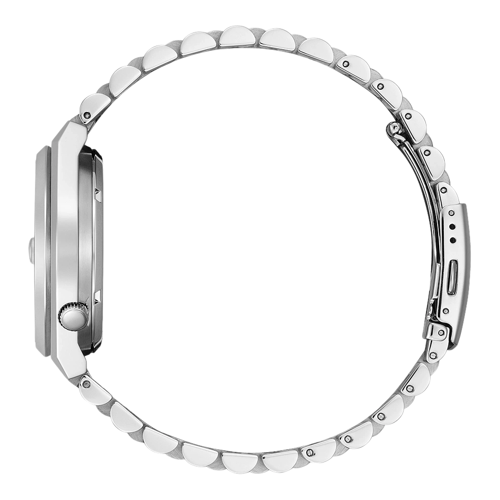 Vue latérale d'une montre bracelet en argent avec fermoir