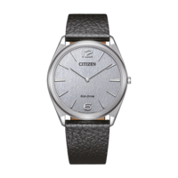 Montre Citizen avec cadran argenté et bracelet en cuir noir sur fond vert