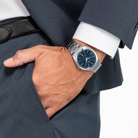 Homme en costume avec montre, main dans la poche, tenue formelle, affaires