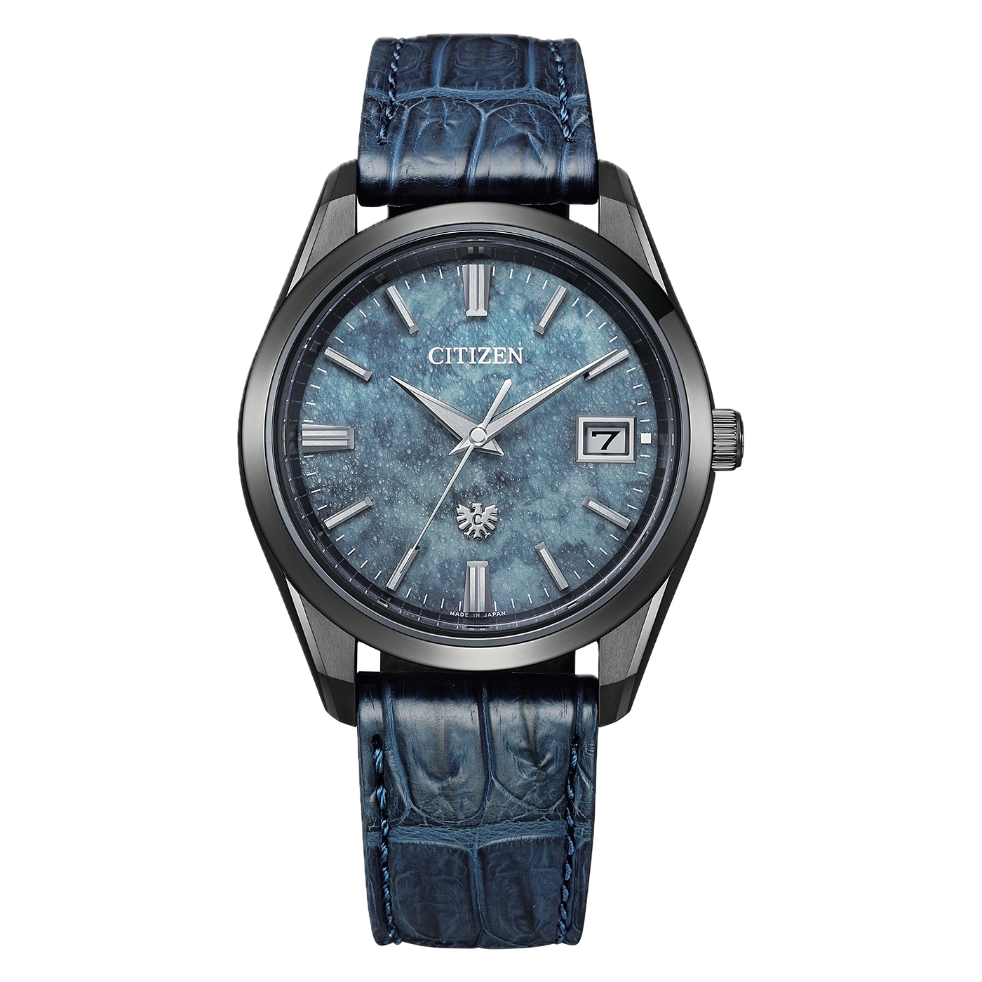 Montre Citizen bleue avec bracelet en cuir bleu texturé.
