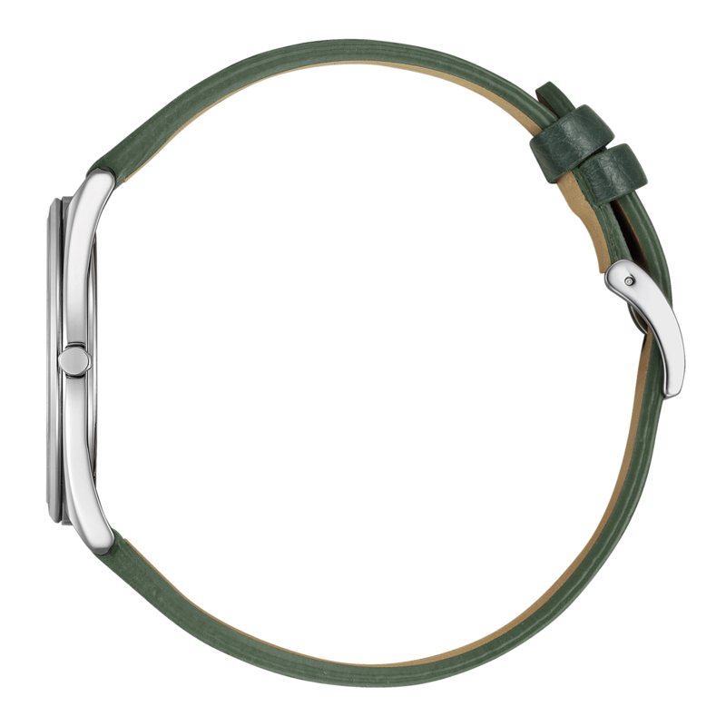 Vue latérale d'une montre argentée avec un bracelet en cuir vert.